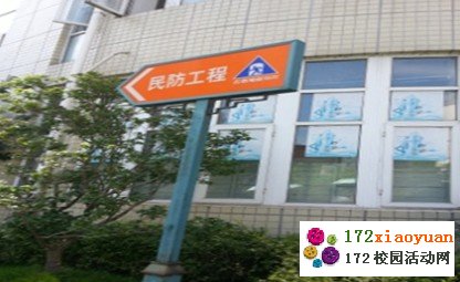 加强社区安全设施建设，构建社会主义***社会